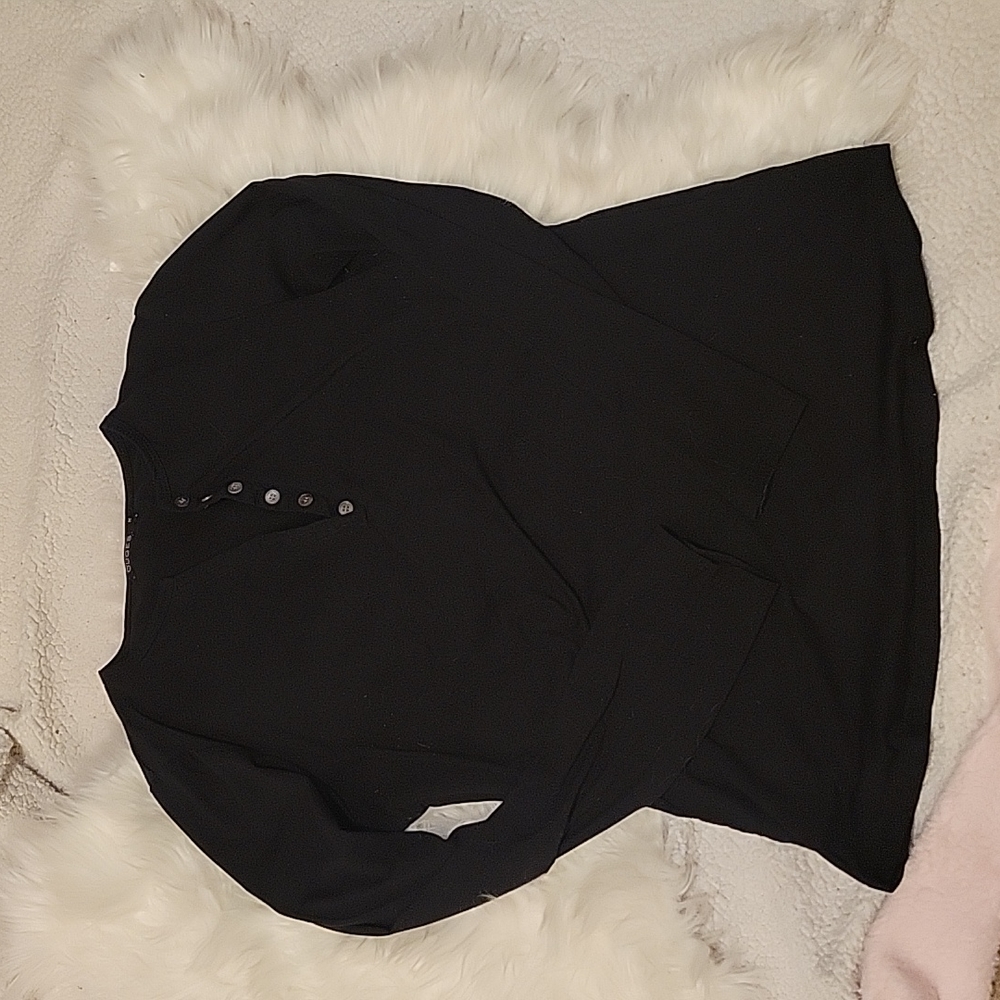 🛍️Long Sleeve V neck Buttoned Top sz L